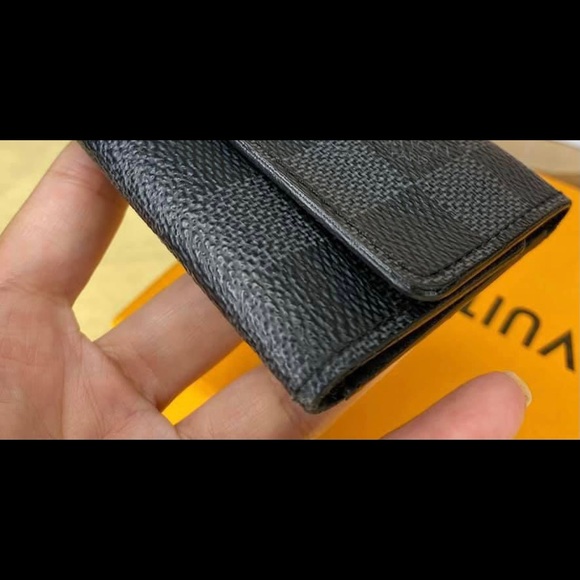 Auth Louis Vuitton Graphite 6 key holder/wallet. - Picture 2 of 10